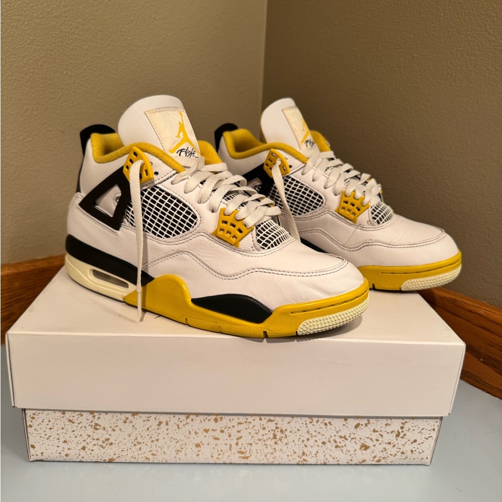 Women’s Air Jordan 4 Retro size 10